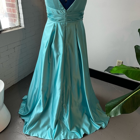 Pool Blue David’s Bridal Formal Gown - Picture 3 of 6